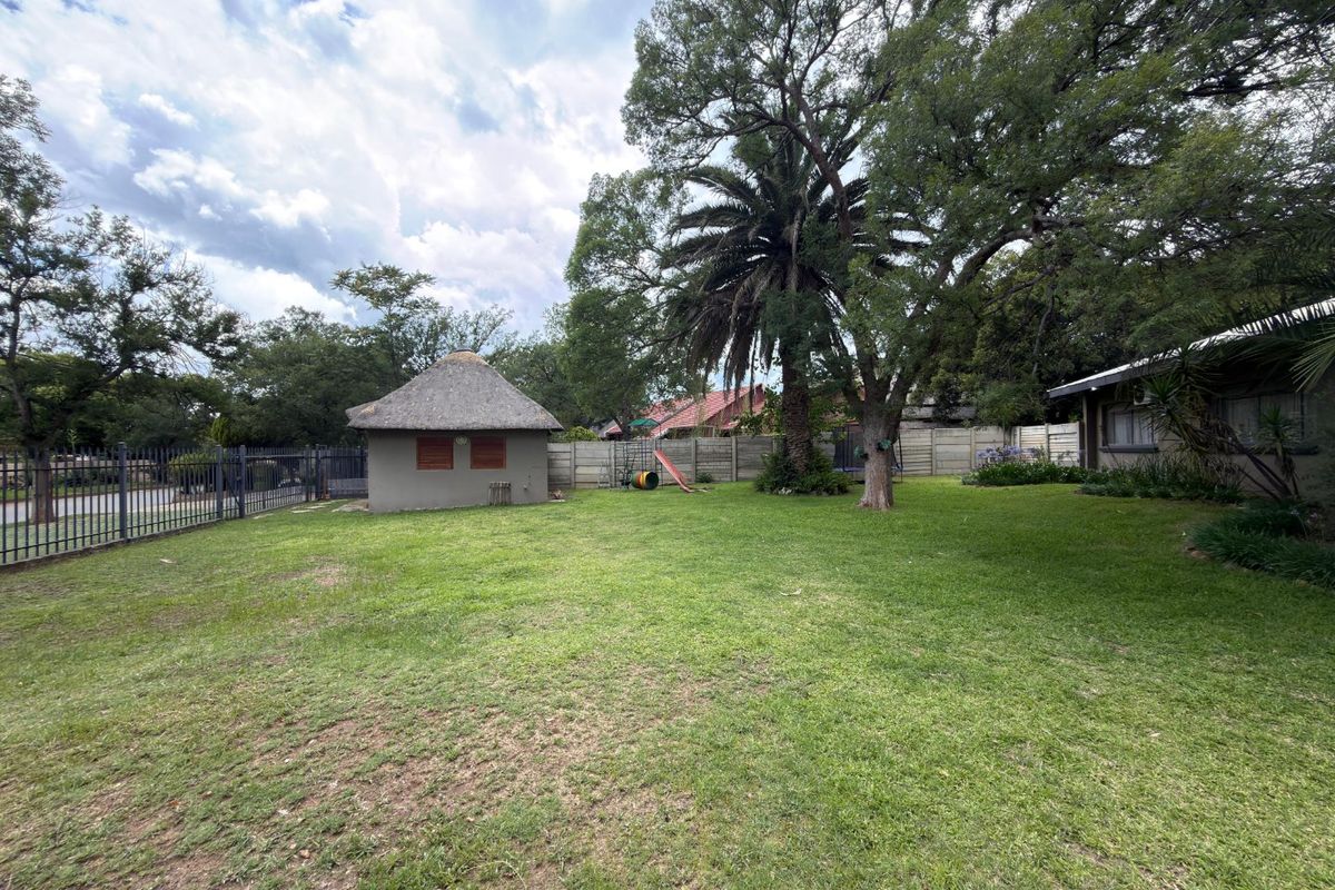 3-Bedroom Home with Spacious 2-Bedroom Flatlet for sale in Songloed - Photo 3