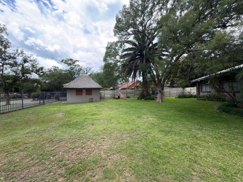 3-Bedroom Home with Spacious 2-Bedroom Flatlet for sale in Songloed - Photo 3