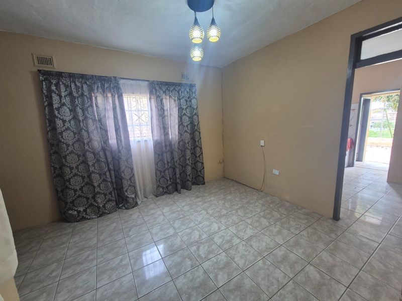 3 Bedroom House for sale in Woodhurst Chatsworth - Photo 3