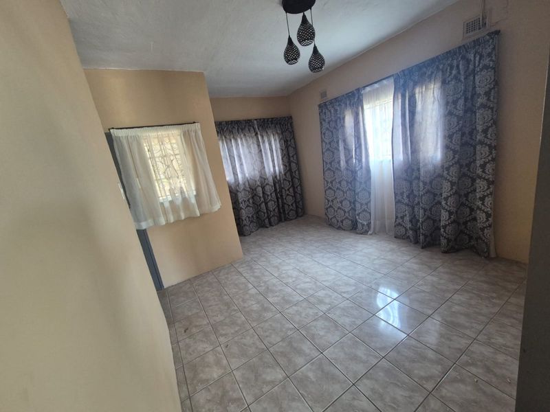 3 Bedroom House for sale in Woodhurst Chatsworth - Photo 9