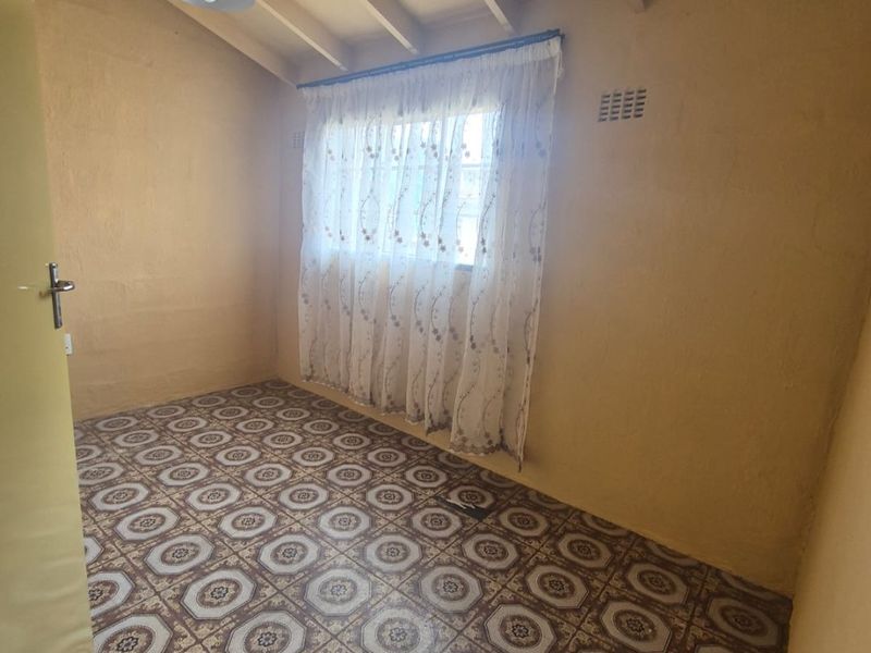 3 Bedroom House for sale in Woodhurst Chatsworth - Photo 8