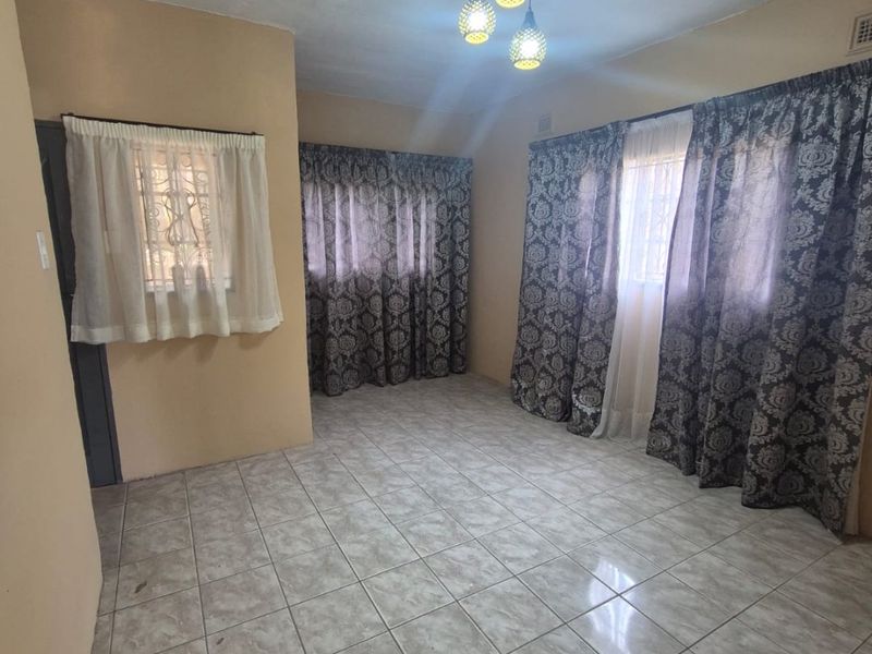 3 Bedroom House for sale in Woodhurst Chatsworth - Photo 2