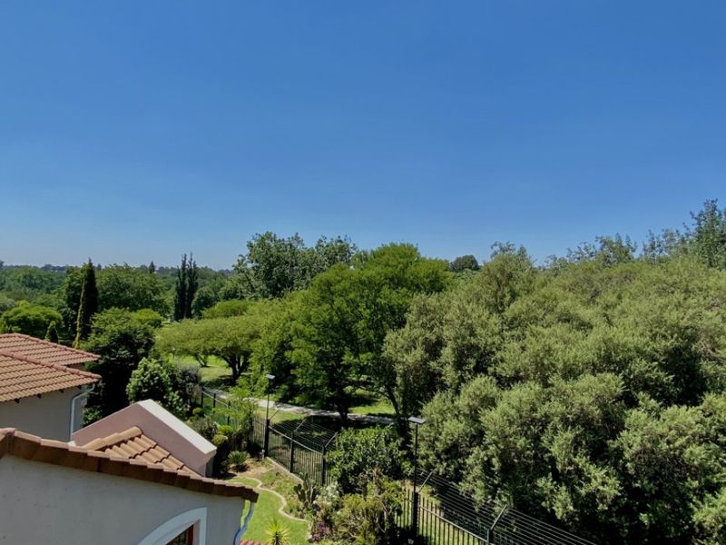 Charming 2-Bedroom Duplex with Multiple Living Areas - Photo 3