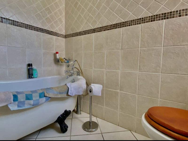 Charming 2-Bedroom Duplex with Multiple Living Areas - Photo 9