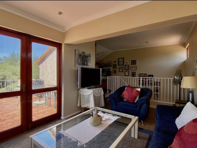 Charming 2-Bedroom Duplex with Multiple Living Areas - Photo 8