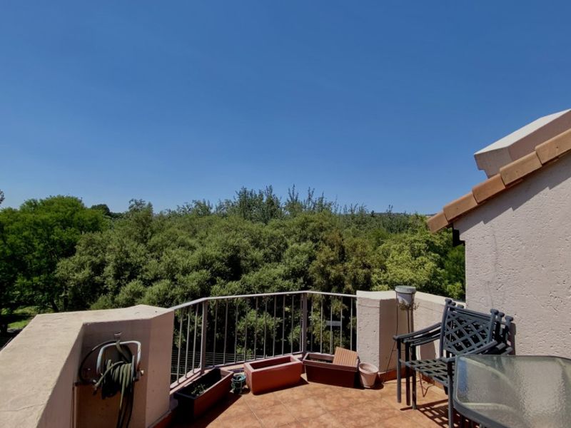 Charming 2-Bedroom Duplex with Multiple Living Areas - Photo 2