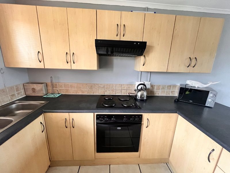 Long-Term Rental  2 bedroom Fully Furnished Apartment | Ferreira Town, Jeffreys Bay - Photo 7