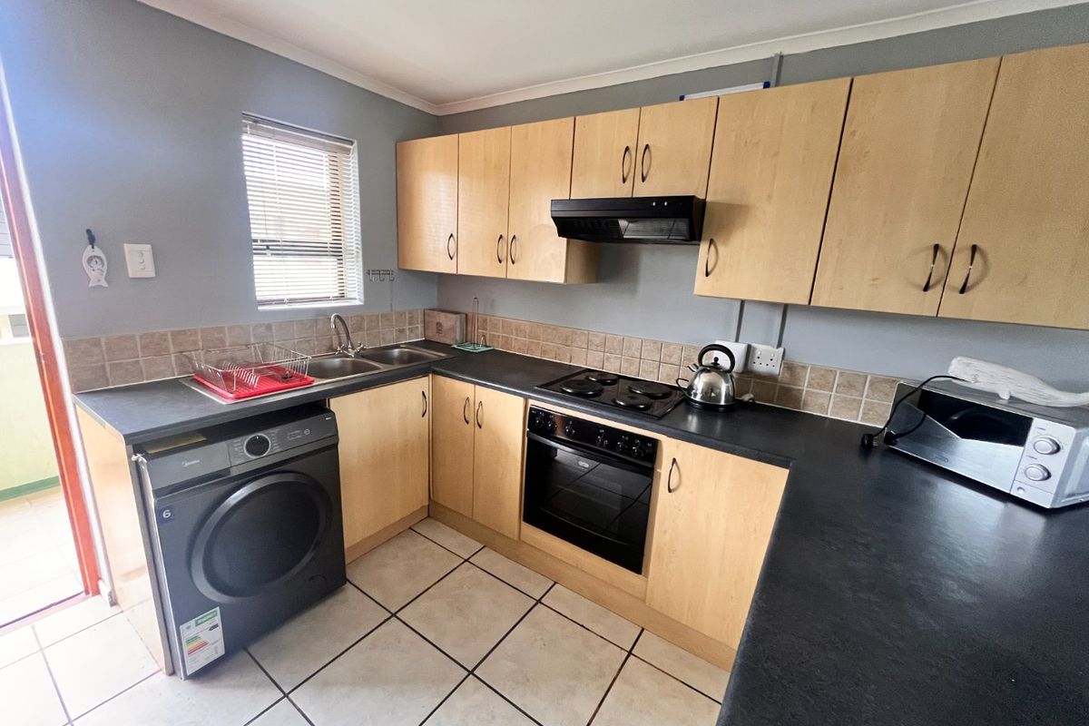 Long-Term Rental  2 bedroom Fully Furnished Apartment | Ferreira Town, Jeffreys Bay - Photo 4