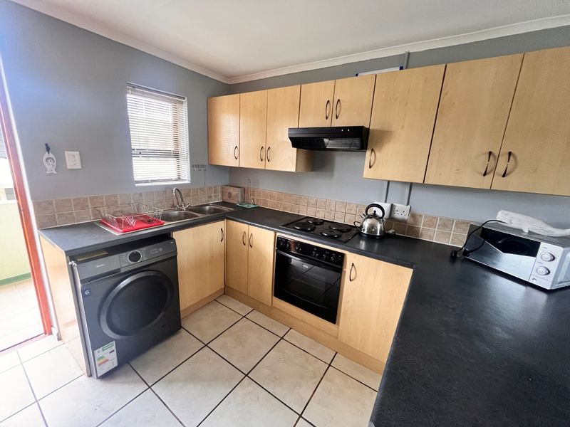 Long-Term Rental  2 bedroom Fully Furnished Apartment | Ferreira Town, Jeffreys Bay - Photo 4