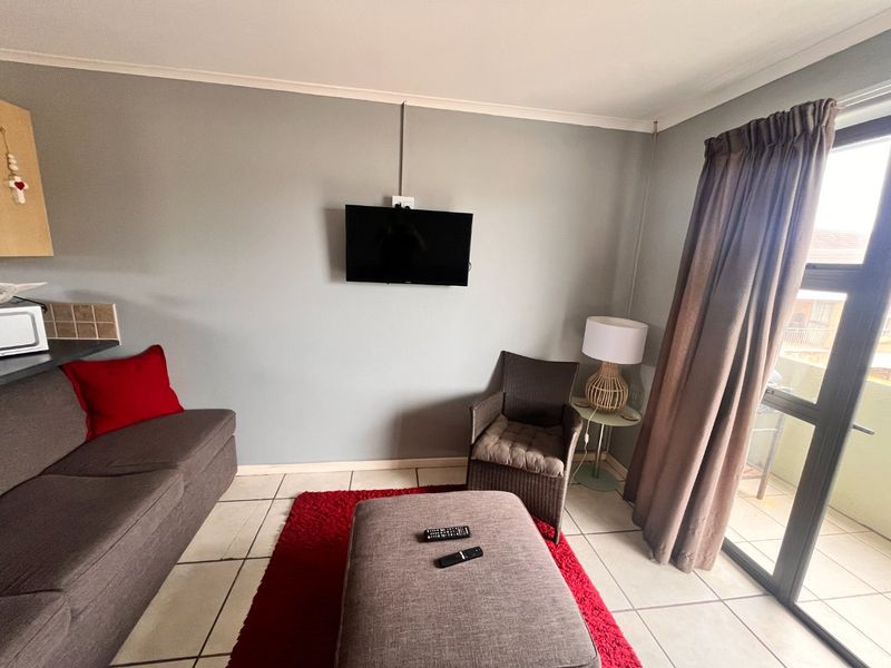 Long-Term Rental  2 bedroom Fully Furnished Apartment | Ferreira Town, Jeffreys Bay - Photo 10