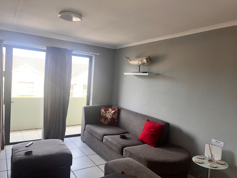 Long-Term Rental  2 bedroom Fully Furnished Apartment | Ferreira Town, Jeffreys Bay - Photo 2