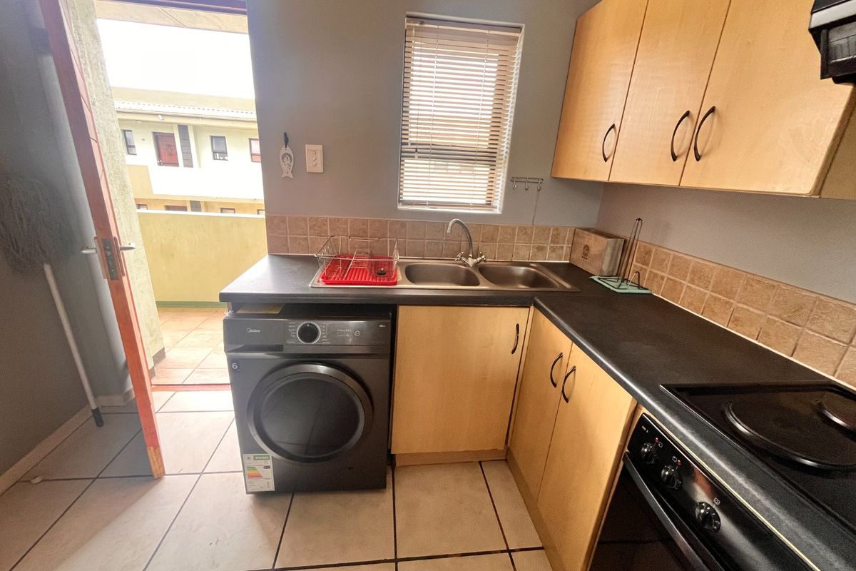 Long-Term Rental  2 bedroom Fully Furnished Apartment | Ferreira Town, Jeffreys Bay - Photo 5