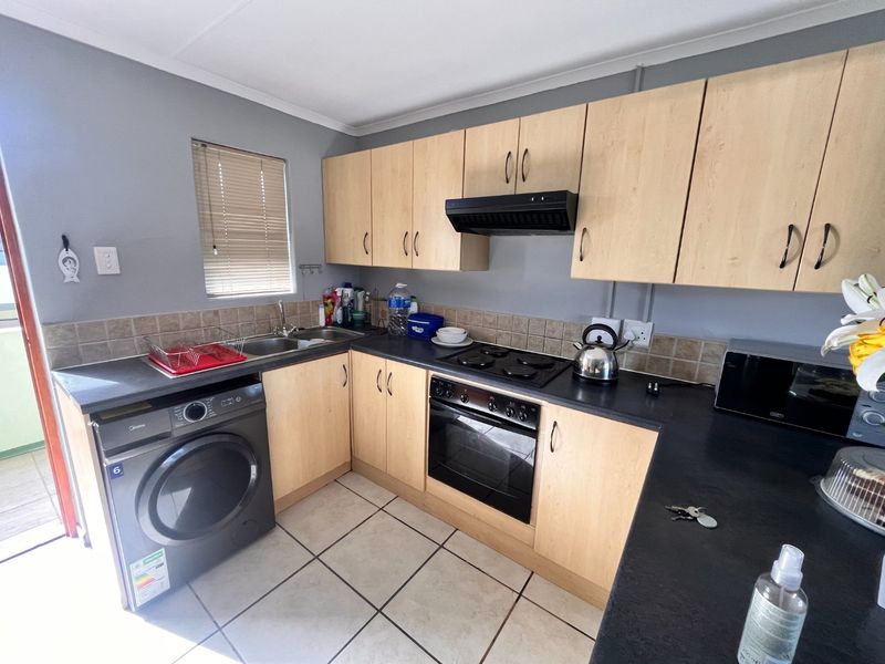 Sunny 2-Bed Apartment in Jeffreys Bay Unfinished  - Photo 1