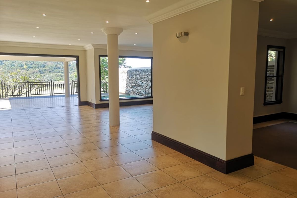 Beautifully appointed with exquisite views over the fairway - Photo 4
