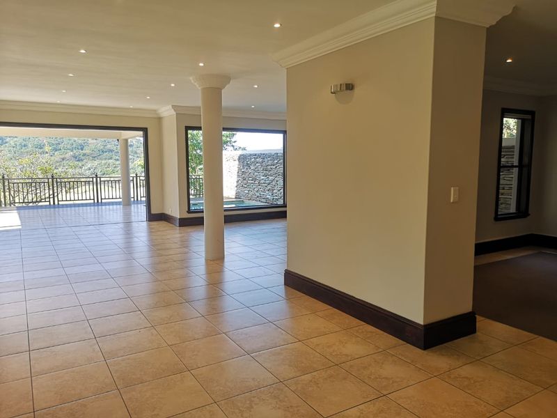 Beautifully appointed with exquisite views over the fairway - Photo 4