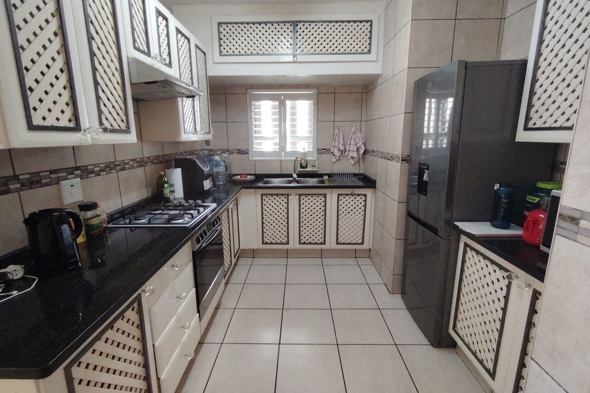 Amazing Sea Views - 3 Bedroom Apartment - Photo 5