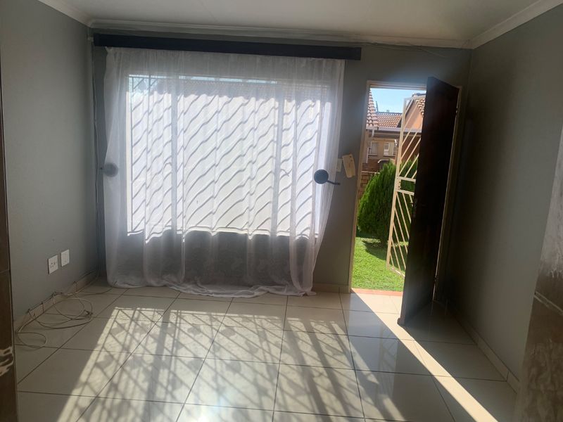 A Lovely 3 Bedroom Cluster For Rent in Ormonde.  - Photo 5