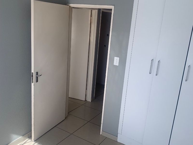 A Lovely 3 Bedroom Cluster For Rent in Ormonde.  - Photo 8