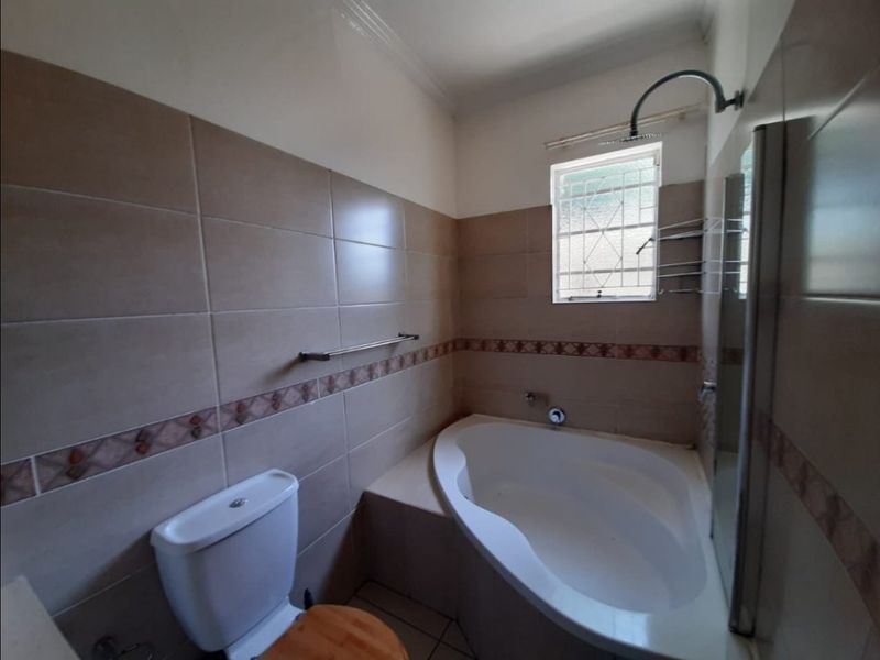 Spacious 6-Bedroom Home with Modern Finishes & Excellent Investment Potential - Photo 6