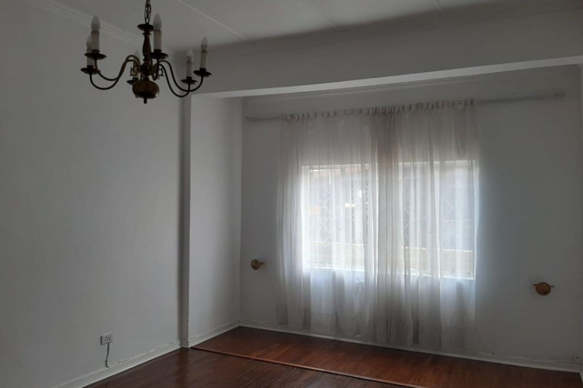 Spacious 6-Bedroom Home with Modern Finishes & Excellent Investment Potential - Photo 4