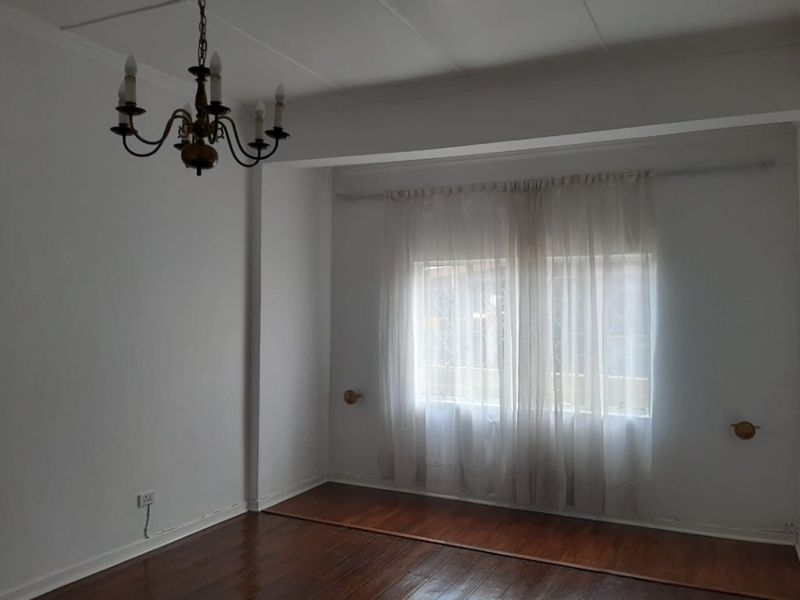 Spacious 6-Bedroom Home with Modern Finishes & Excellent Investment Potential - Photo 4
