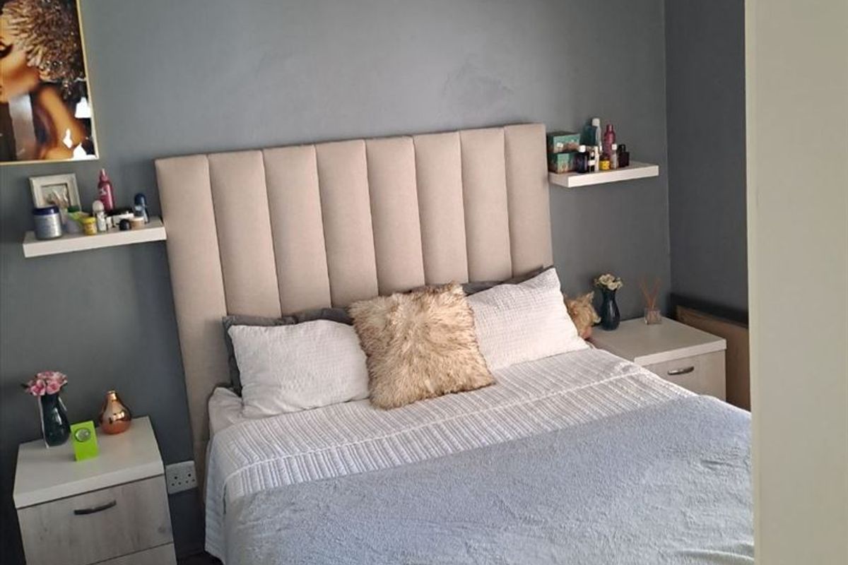 Neat and Cozy Home Perfect for Comfortable Living - Photo 2