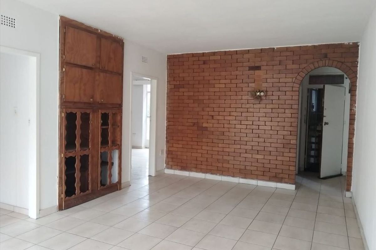 Modern Home Offering Comfort and Convenience - Photo 3