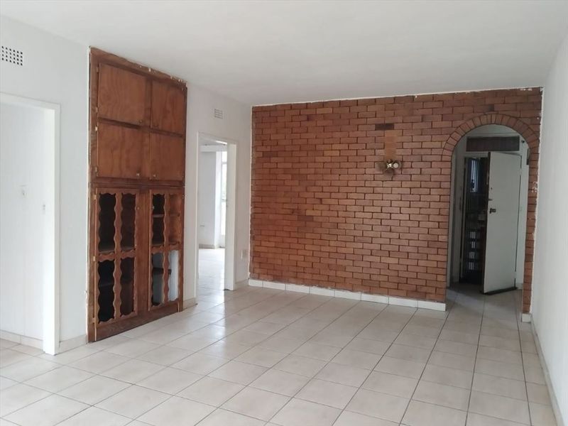 Modern Home Offering Comfort and Convenience - Photo 3