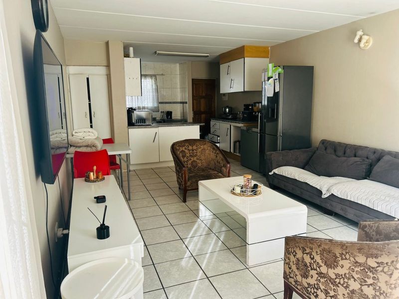 2 bedroom and 1 bathroom apartment in Boksburg, for sale Call  us Now!! - Photo 5