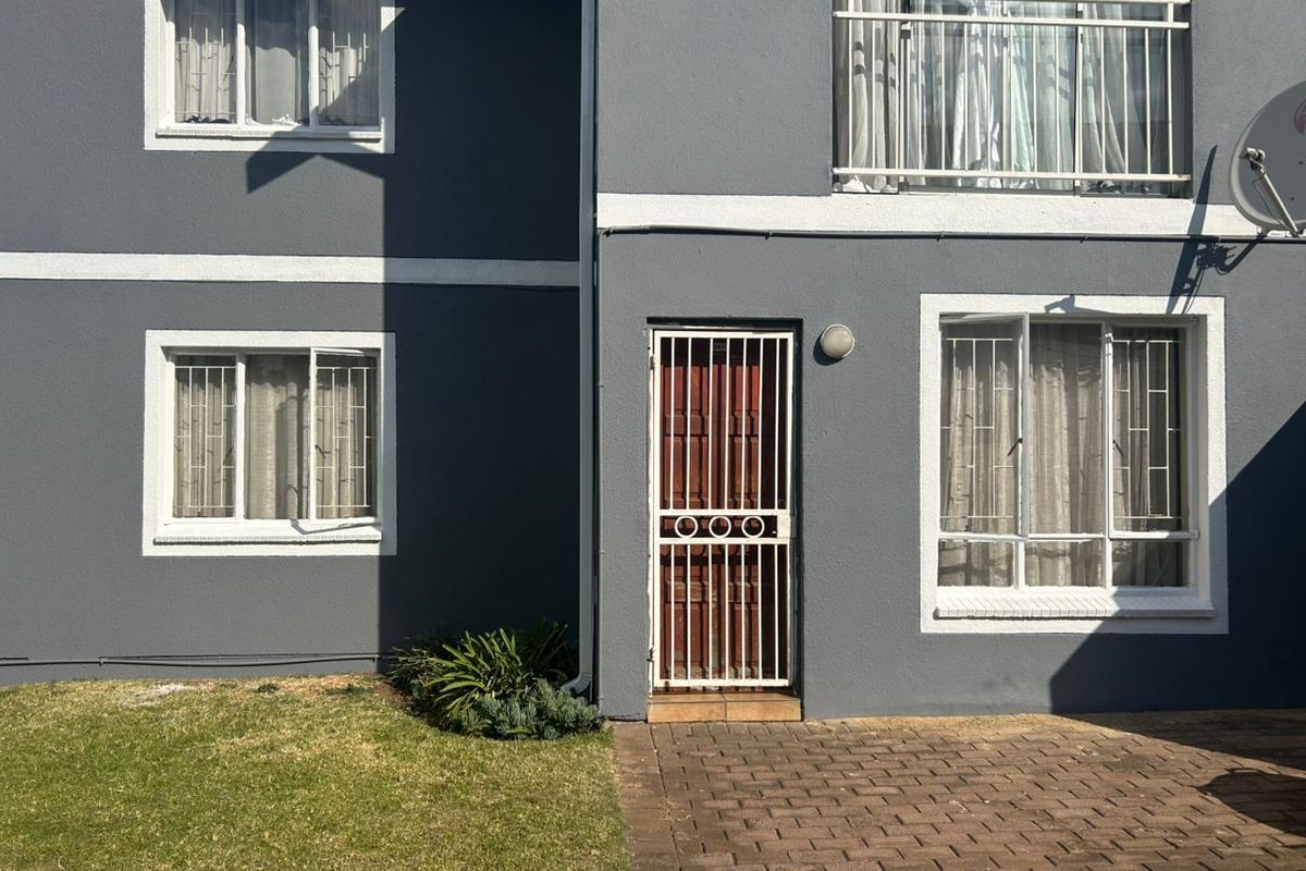 2 bedroom and 1 bathroom apartment in Boksburg, for sale Call  us Now!! - Photo 2