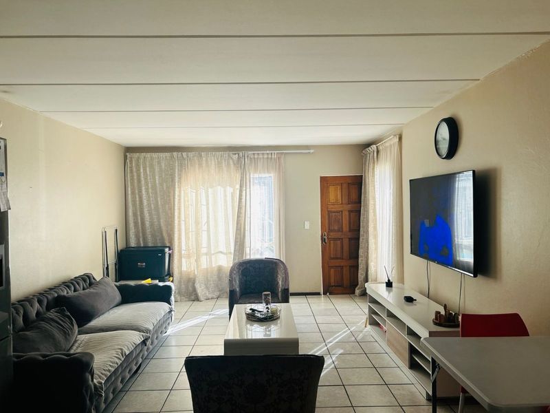 2 bedroom and 1 bathroom apartment in Boksburg, for sale Call  us Now!! - Photo 6