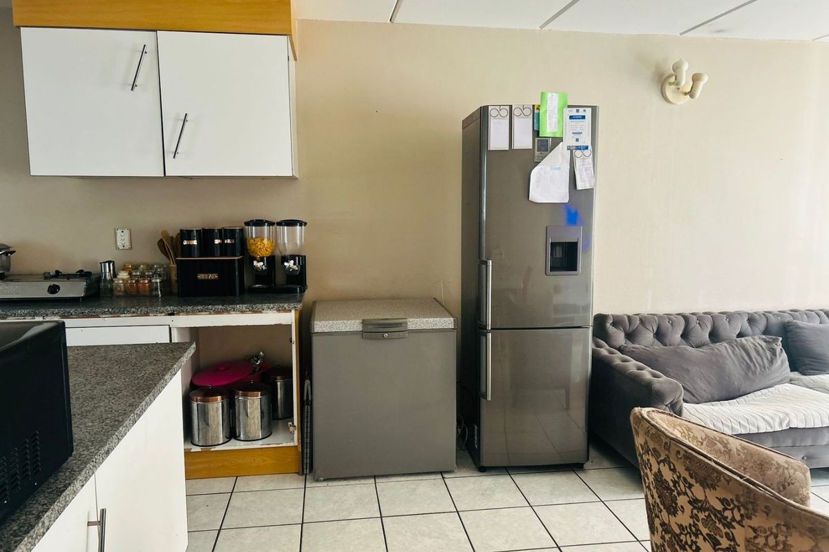 2 bedroom and 1 bathroom apartment in Boksburg, for sale Call  us Now!! - Photo 4