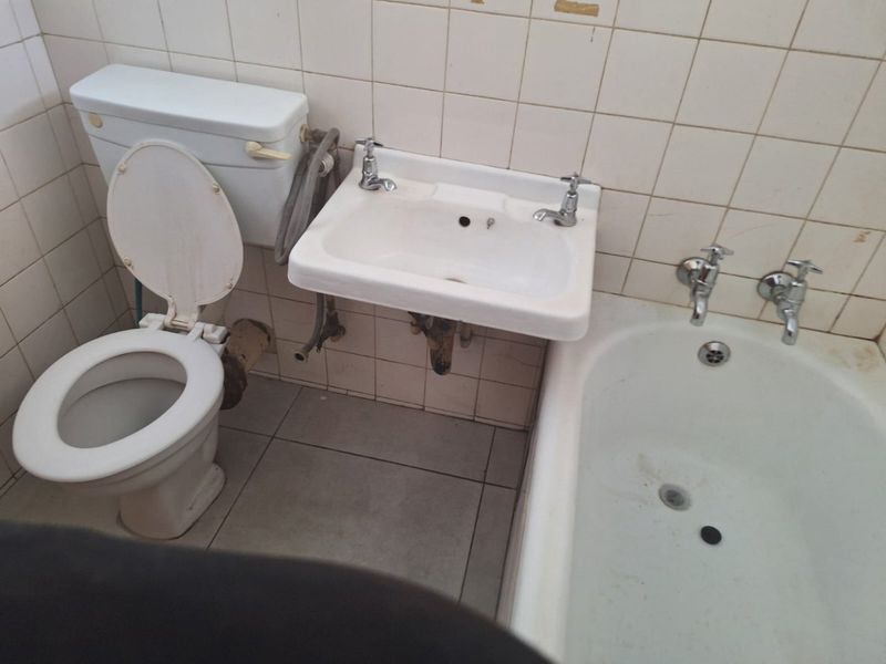 Bachelor apartment in kempton park for sale Call  us Now!! - Photo 6