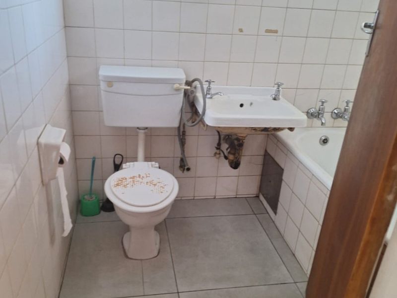 Bachelor apartment in kempton park for sale Call  us Now!! - Photo 5