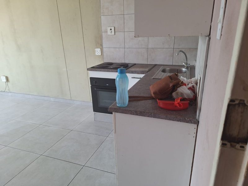 Bachelor apartment in kempton park for sale Call  us Now!! - Photo 2