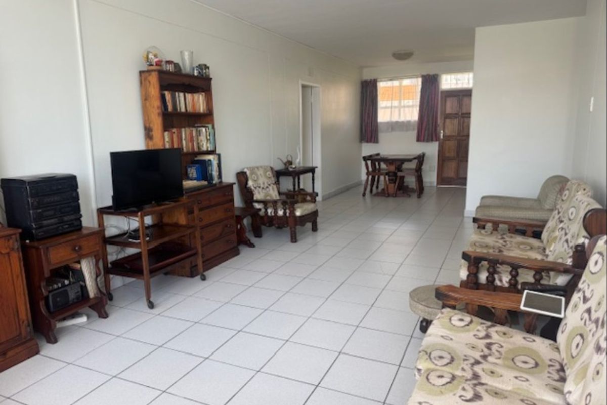 Neat 3-Bedroom Flat (112 m2) - Photo 3