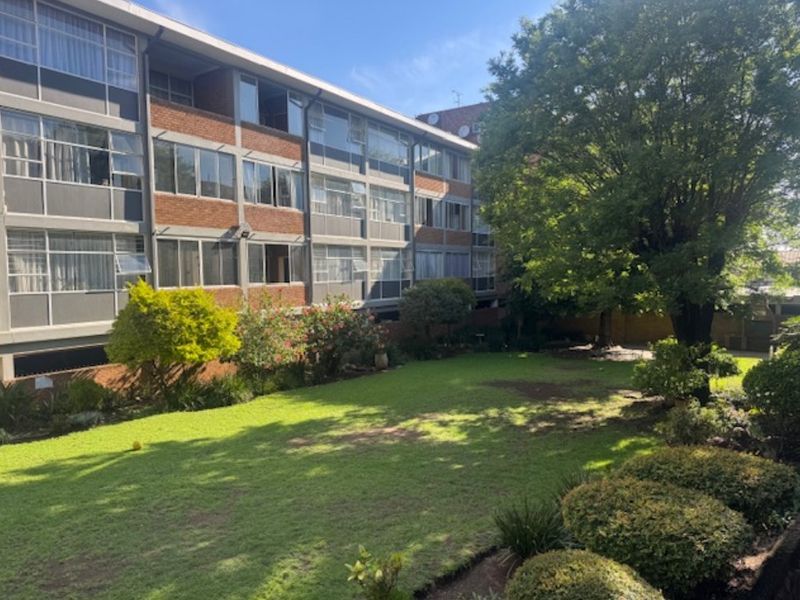 Neat 3-Bedroom Flat (112 m2) - Photo 4