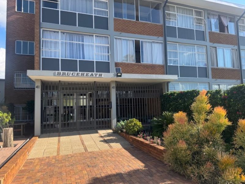 Neat 3-Bedroom Flat (112 m2) - Photo 2