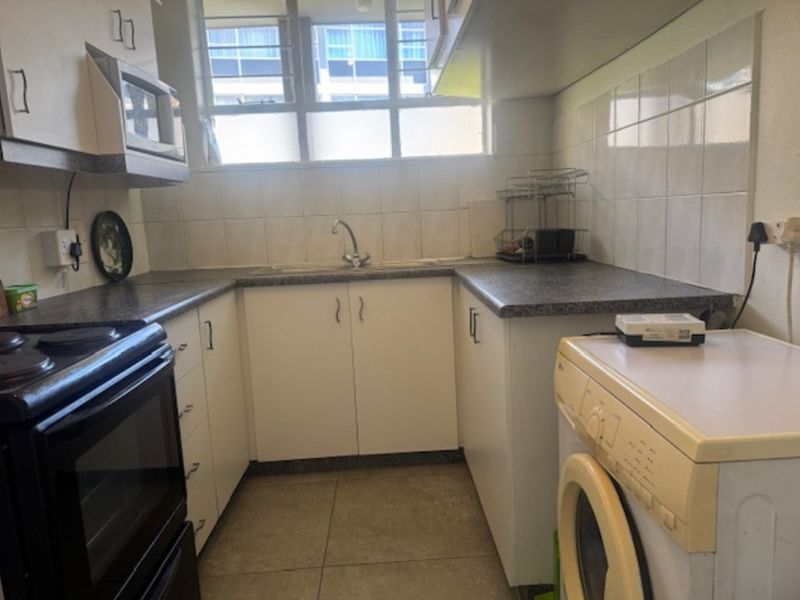 Neat 3-Bedroom Flat (112 m2) - Photo 3