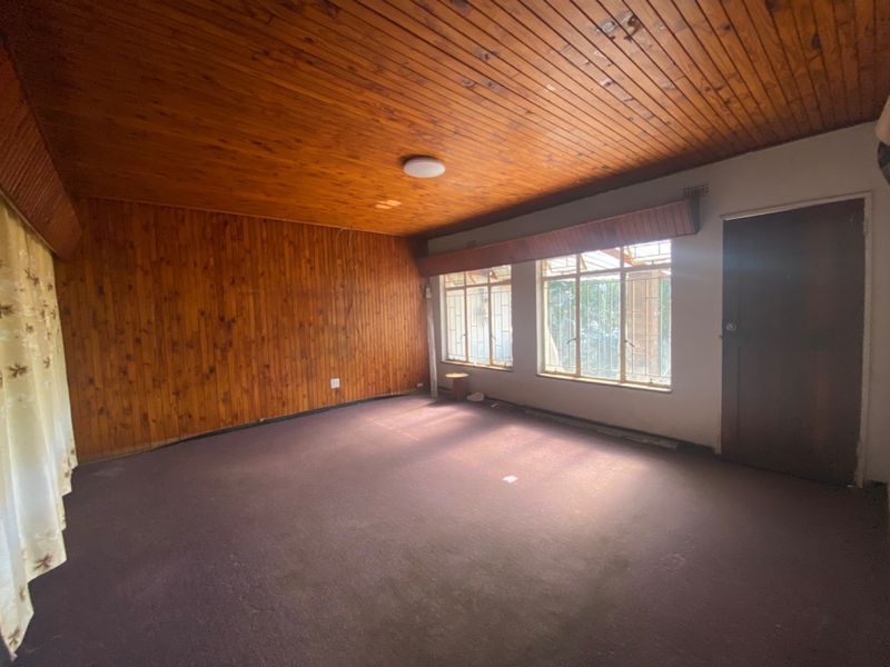 4 BEDROOM ON THE BLVD  - Photo 2