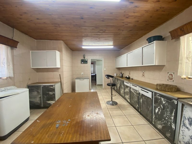 4 BEDROOM ON THE BLVD  - Photo 7