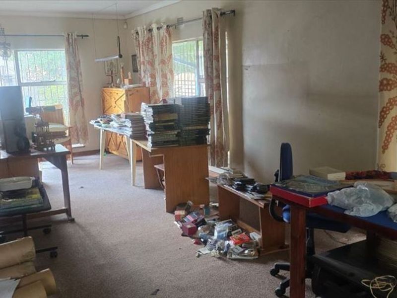 Spacious Family Living Retreat - Photo 2