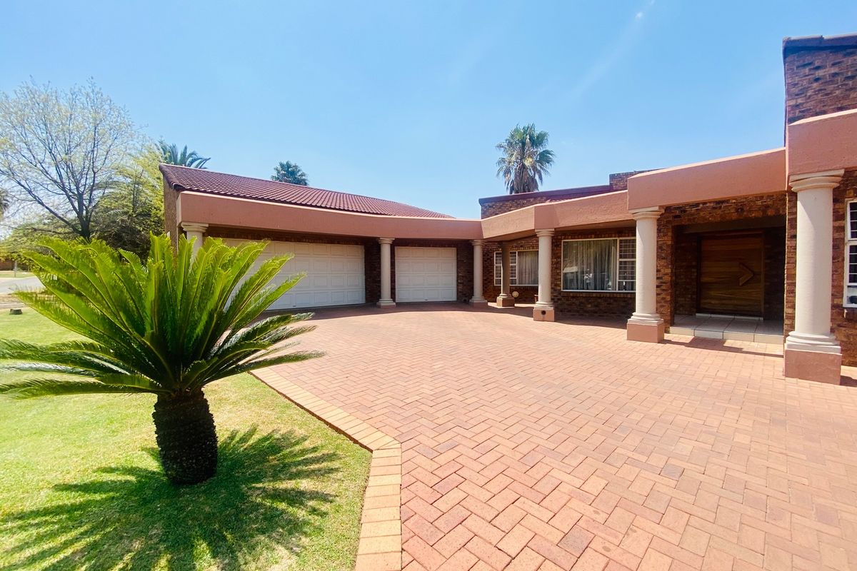 Gorgeous 4-Bedroom Home in Secure Estate. situated in Sunward Park, Boksburg - Photo 3