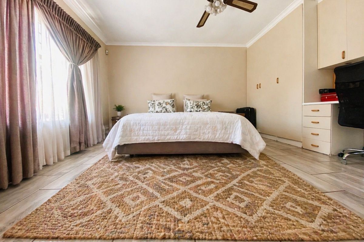 Gorgeous 4-Bedroom Home in Secure Estate. situated in Sunward Park, Boksburg - Photo 2