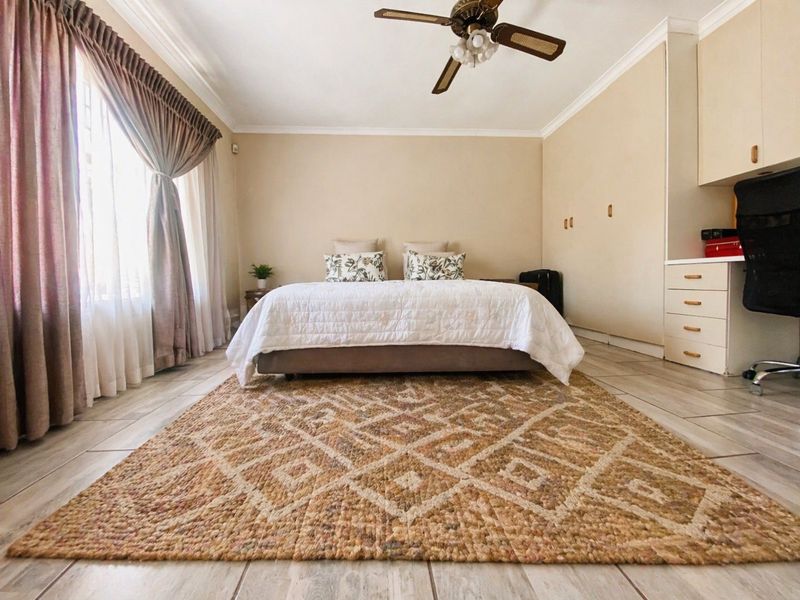 Gorgeous 4-Bedroom Home in Secure Estate. situated in Sunward Park, Boksburg - Photo 2