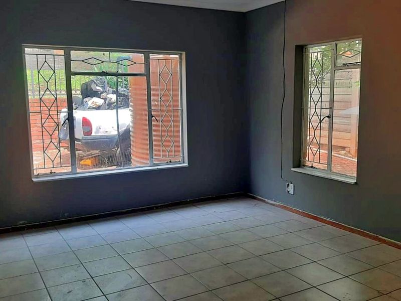 9 bedroom 3 bathroom with flatlet for sale - Photo 10