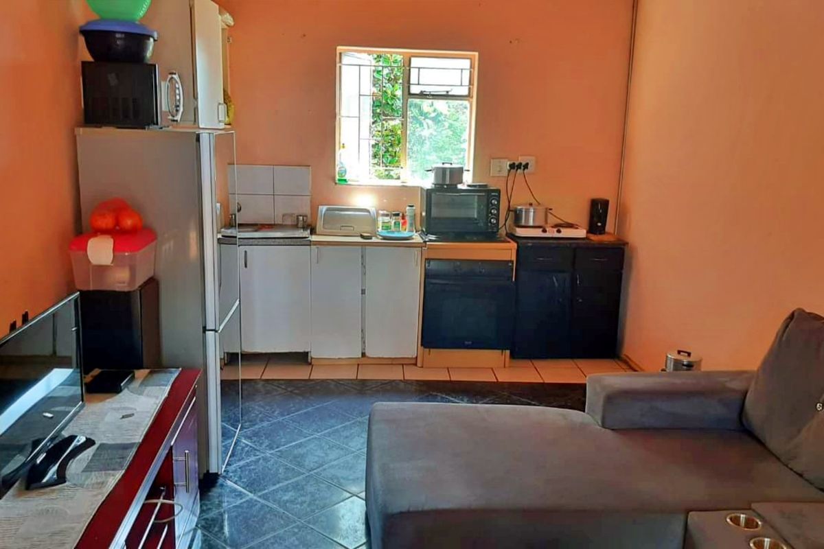 9 bedroom 3 bathroom with flatlet for sale - Photo 5