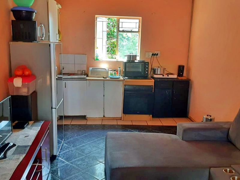 9 bedroom 3 bathroom with flatlet for sale - Photo 5