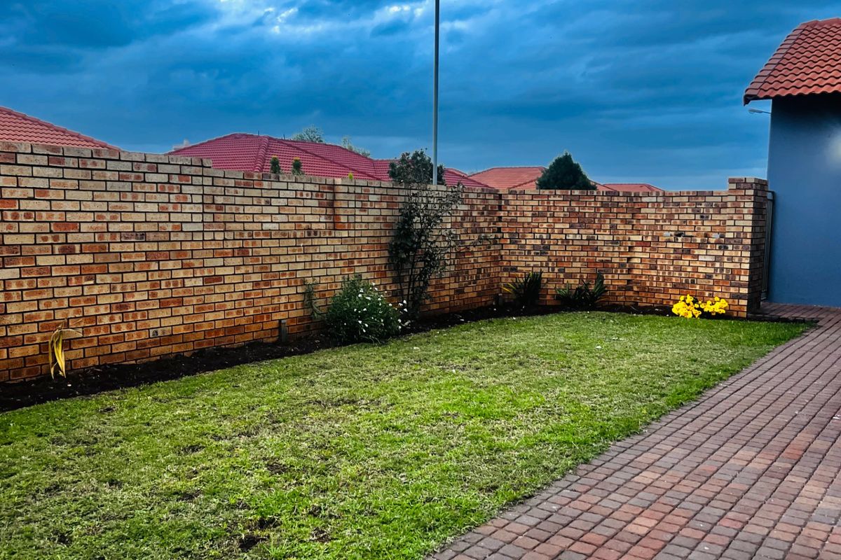IMMACULATE 3 BEDROOM 2 BATHS FAMILY HOME - Photo 5