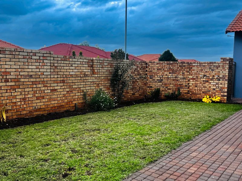 IMMACULATE 3 BEDROOM 2 BATHS FAMILY HOME - Photo 5